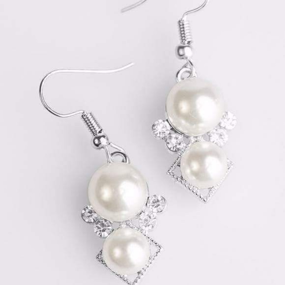 Earrings - Picture 1 of 1